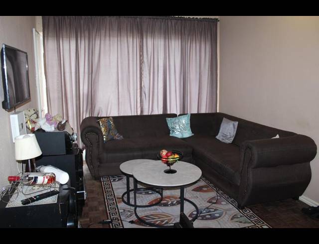 1 BEDROOM APARTMENT FOR SALE IN PAROW CENTRAL